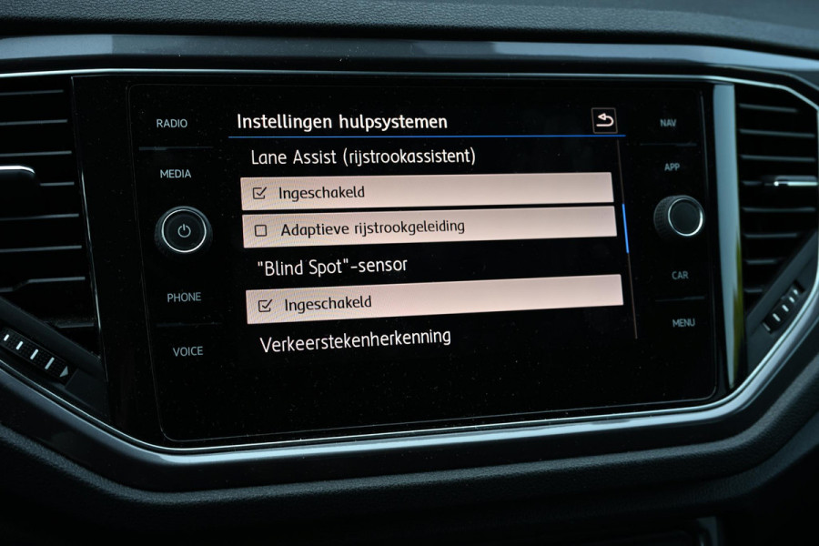 Volkswagen T-Roc 1.5 TSI Sport Business R | Camera | Adaptieve Cruise | Stoelverwarming | Trekhaak | Automaat | Blind Spot-sensor | Lane Assist |