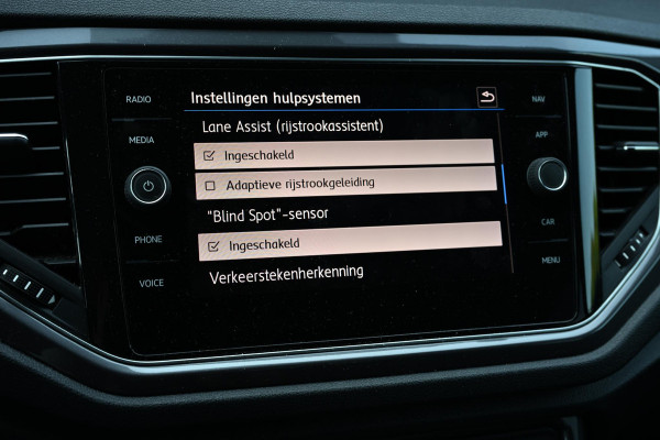 Volkswagen T-Roc 1.5 TSI Sport Business R | Camera | Adaptieve Cruise | Stoelverwarming | Trekhaak | Automaat | Blind Spot-sensor | Lane Assist |