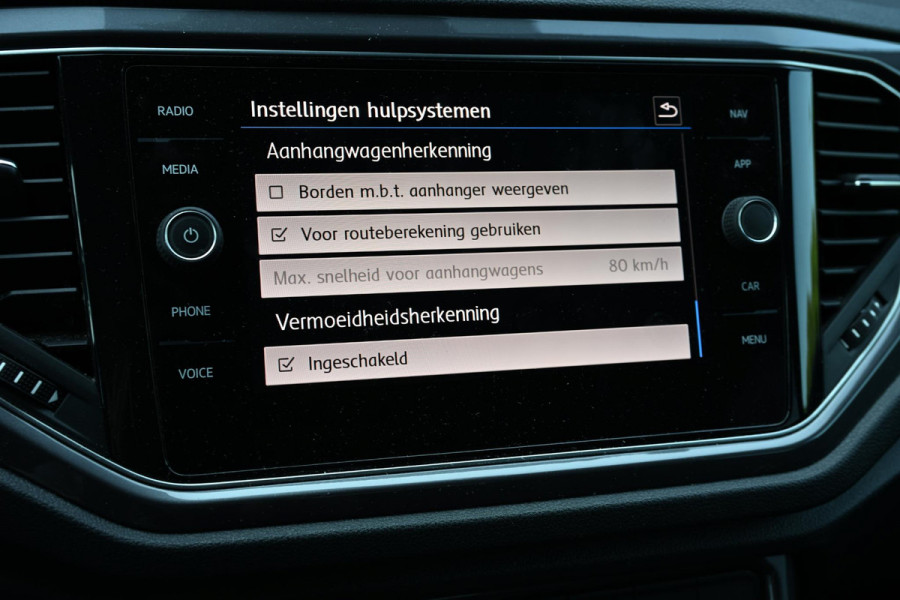 Volkswagen T-Roc 1.5 TSI Sport Business R | Camera | Adaptieve Cruise | Stoelverwarming | Trekhaak | Automaat | Blind Spot-sensor | Lane Assist |
