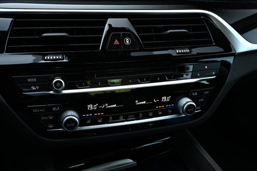 BMW 5 Serie 530e iPerformance High Executive | Panoramadak | HUD | 360 Camera | HIFI | Ambiance Interieur | Stoelverwarming + Ventilatie | Memory Seats | Keyless Entry |
