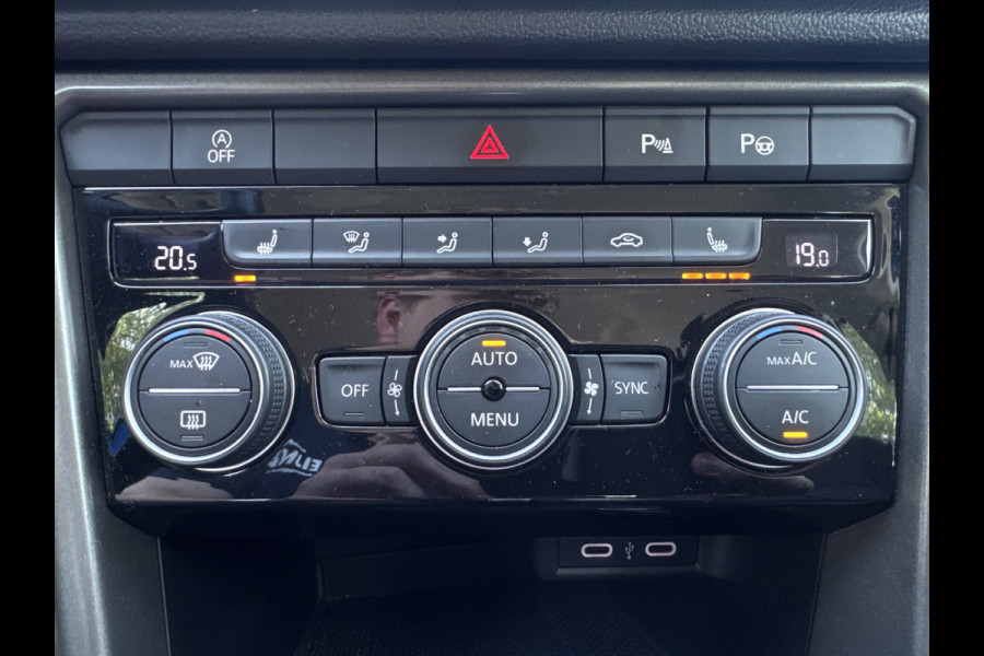 Volkswagen T-Roc 1.5 TSI DSG BUSINESS ACC/CARPLAY/TREKHAAK