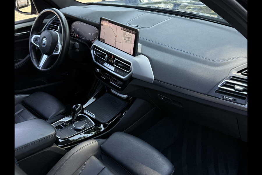 BMW X3 xDrive30e M SPORT | SPORTREMMEN ROOD | PANORAMA | TREKHAAK | ADAPTIEF ONDERSTEL | CAMERA | KEYLESS |