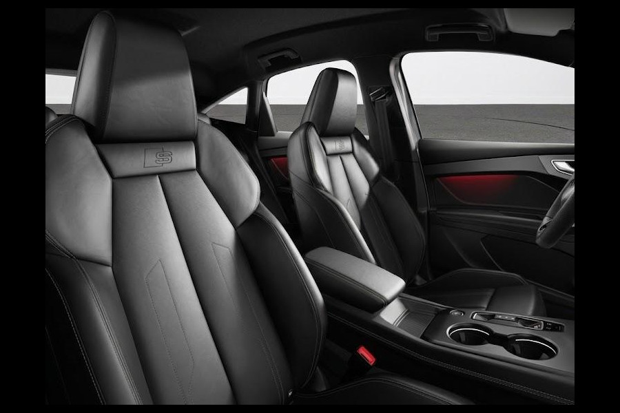Audi Q4 Sportback e-tron S edition 63 kWh 204 pk | Techniekpakket plus | Optiekpakket zwart-glanzend | S line leder-kunstleder zwart |