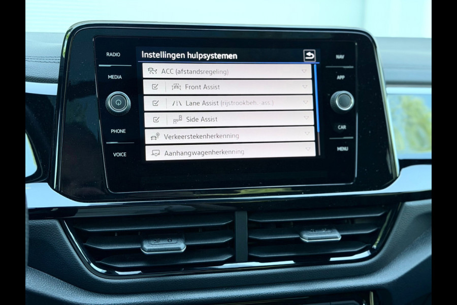 Volkswagen T-Roc 1.5 TSI 3x R-Line Pano/Keyless/IQ.Light/Camera