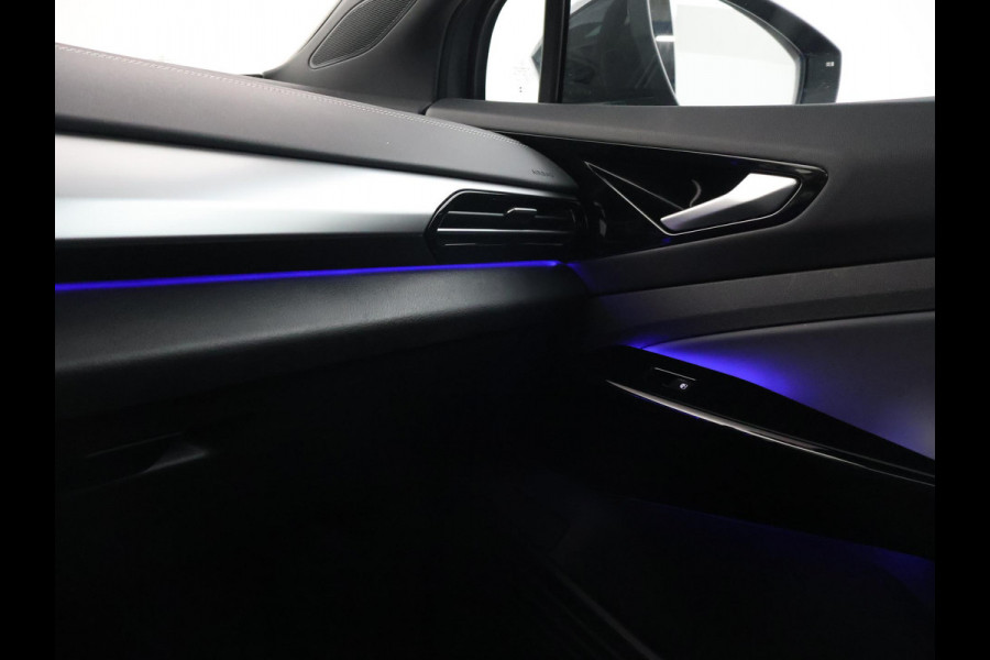 Volkswagen ID.4 LIMITED EDITION 52 kWh + SFEERVERLICHTING | ADAPTIVE CRUISE | CAMERA | STUUR/STOELVERWARMING