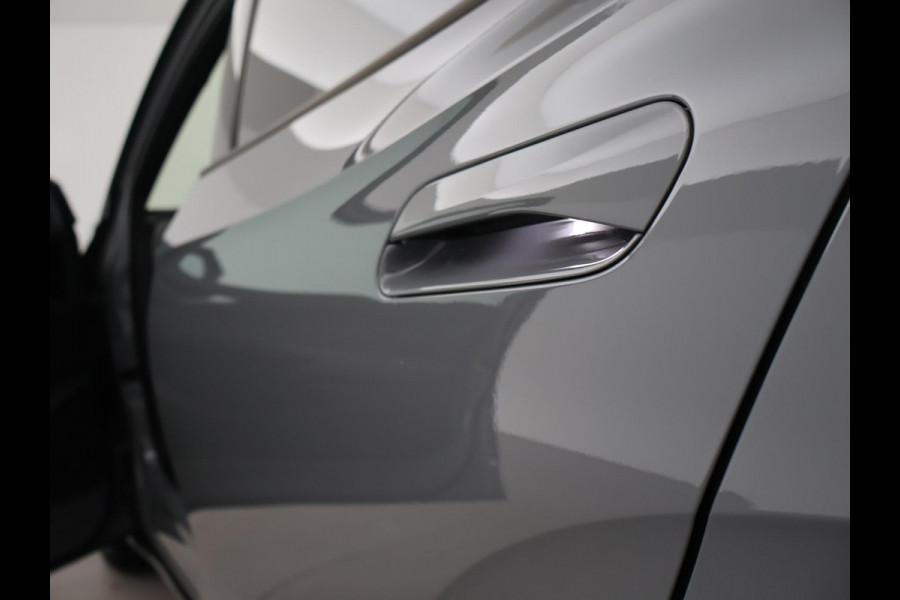 Volkswagen ID.4 LIMITED EDITION 52 kWh + SFEERVERLICHTING | ADAPTIVE CRUISE | CAMERA | STUUR/STOELVERWARMING