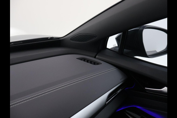 Volkswagen ID.4 LIMITED EDITION 52 kWh + SFEERVERLICHTING | ADAPTIVE CRUISE | CAMERA | STUUR/STOELVERWARMING