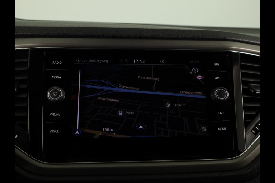 Volkswagen T-Roc 1.5 TSI Style Business 150 PK | Automaat (DSG) | Navigatie | Camera | Extra getint glas