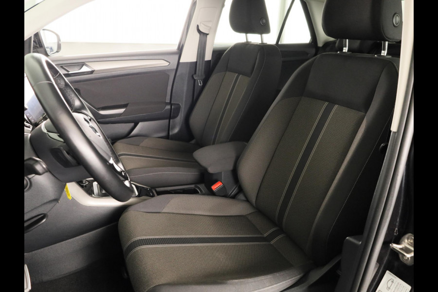 Volkswagen T-Roc 1.5 TSI Style Business 150 PK | Automaat (DSG) | Navigatie | Camera | Extra getint glas