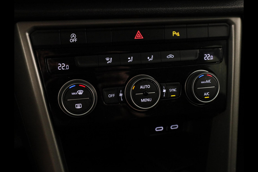 Volkswagen T-Roc 1.5 TSI Style Business 150 PK | Automaat (DSG) | Navigatie | Camera | Extra getint glas