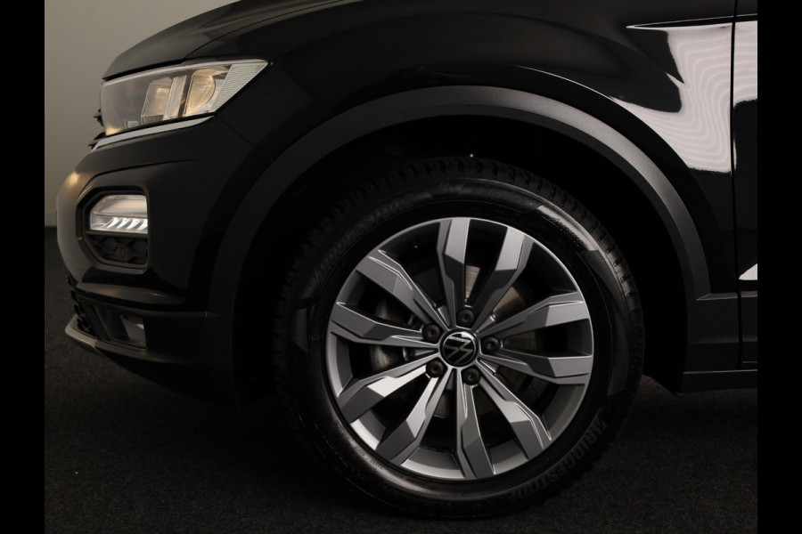 Volkswagen T-Roc 1.5 TSI Style Business 150 PK | Automaat (DSG) | Navigatie | Camera | Extra getint glas