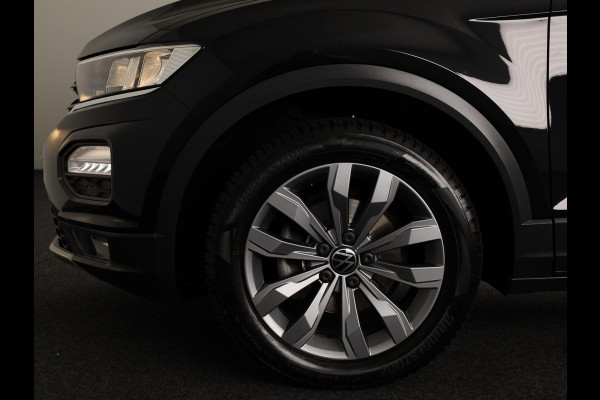 Volkswagen T-Roc 1.5 TSI Style Business 150 PK | Automaat (DSG) | Navigatie | Camera | Extra getint glas