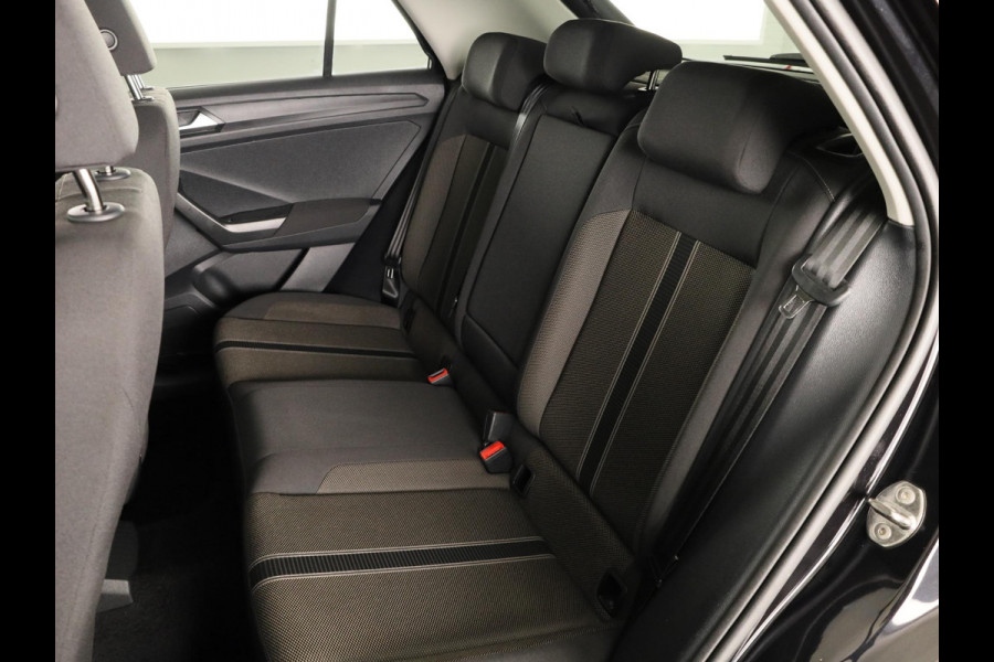 Volkswagen T-Roc 1.5 TSI Style Business 150 PK | Automaat (DSG) | Navigatie | Camera | Extra getint glas