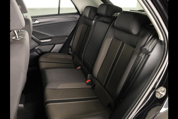 Volkswagen T-Roc 1.5 TSI Style Business 150 PK | Automaat (DSG) | Navigatie | Camera | Extra getint glas