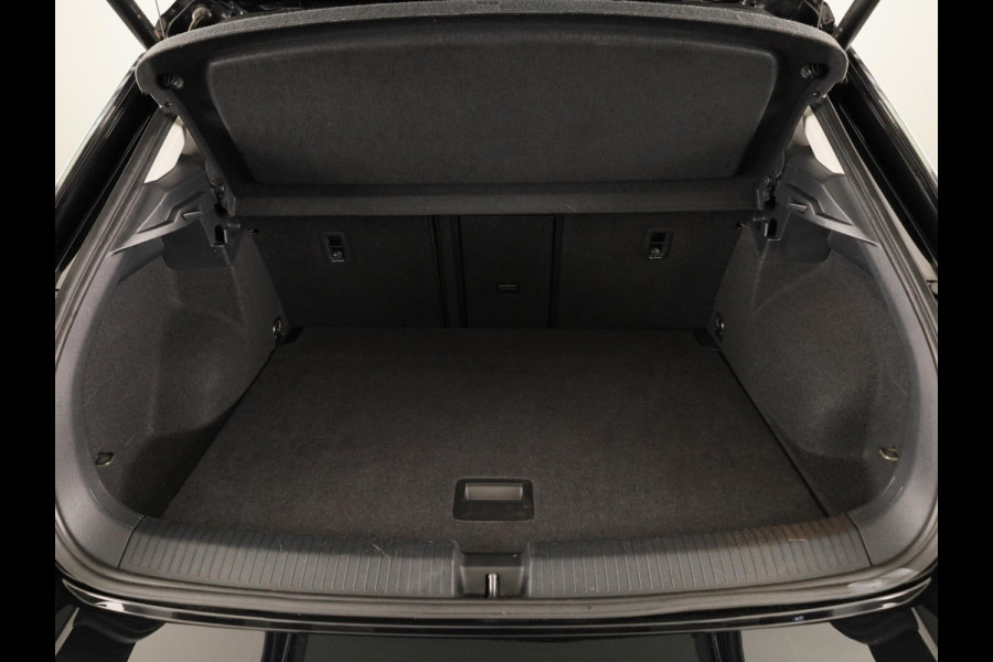 Volkswagen T-Roc 1.5 TSI Style Business 150 PK | Automaat (DSG) | Navigatie | Camera | Extra getint glas