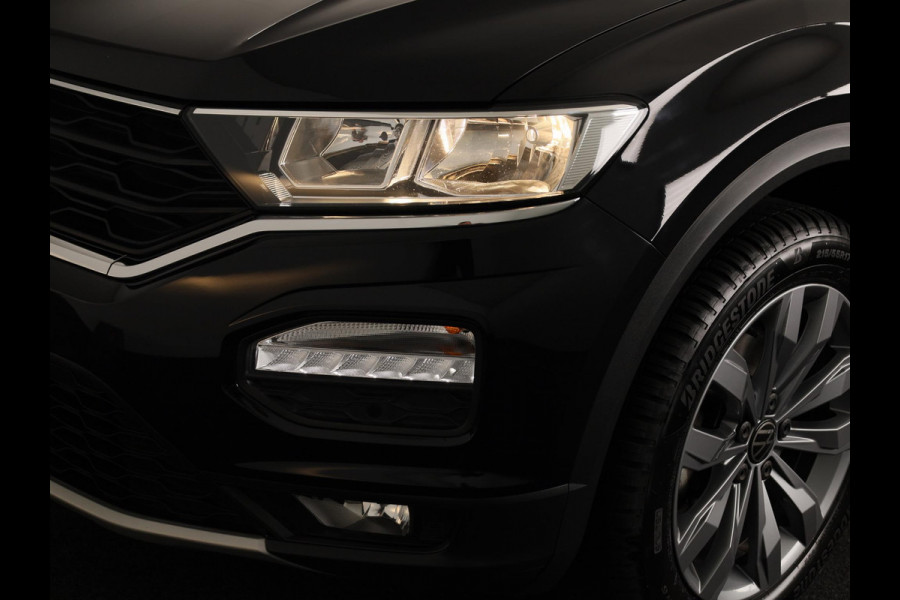 Volkswagen T-Roc 1.5 TSI Style Business 150 PK | Automaat (DSG) | Navigatie | Camera | Extra getint glas