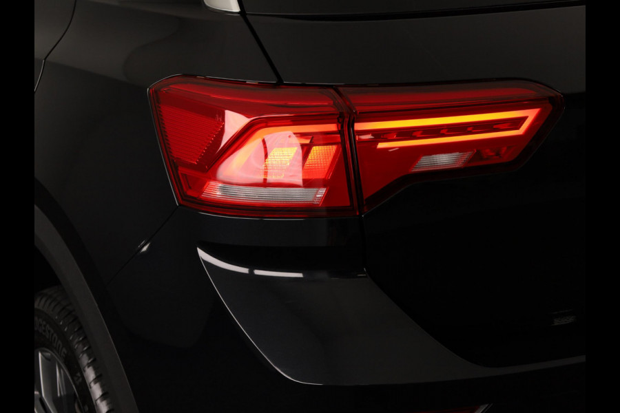 Volkswagen T-Roc 1.5 TSI Style Business 150 PK | Automaat (DSG) | Navigatie | Camera | Extra getint glas