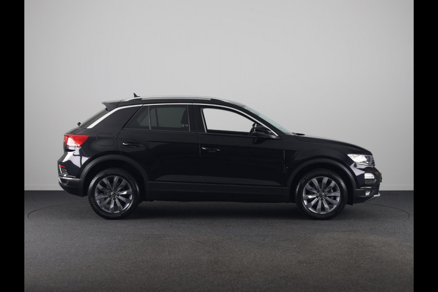 Volkswagen T-Roc 1.5 TSI Style Business 150 PK | Automaat (DSG) | Navigatie | Camera | Extra getint glas