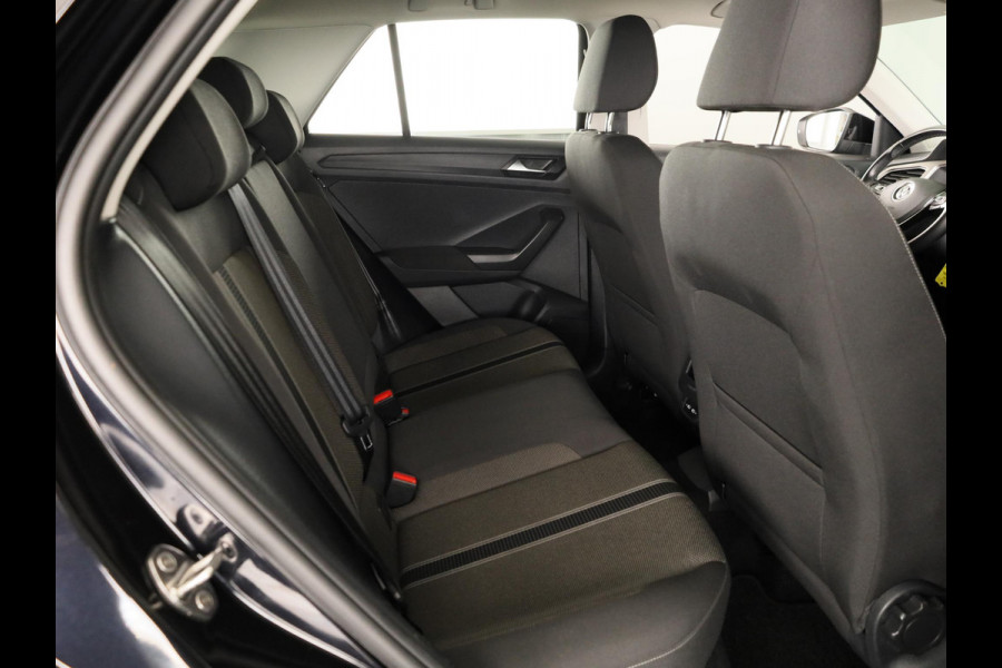Volkswagen T-Roc 1.5 TSI Style Business 150 PK | Automaat (DSG) | Navigatie | Camera | Extra getint glas