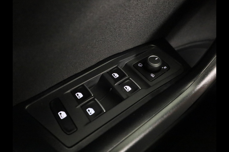 Volkswagen T-Roc 1.5 TSI Style Business 150 PK | Automaat (DSG) | Navigatie | Camera | Extra getint glas