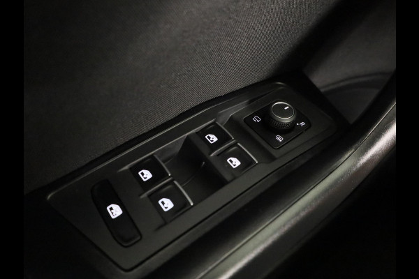 Volkswagen T-Roc 1.5 TSI Style Business 150 PK | Automaat (DSG) | Navigatie | Camera | Extra getint glas