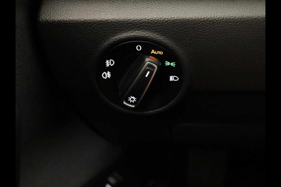 Volkswagen T-Roc 1.5 TSI Style Business 150 PK | Automaat (DSG) | Navigatie | Camera | Extra getint glas