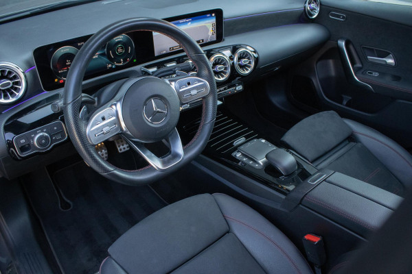 Mercedes-Benz A-Klasse 180 AMG Line PANO DIFFUSSER CAMERA BURMESTER