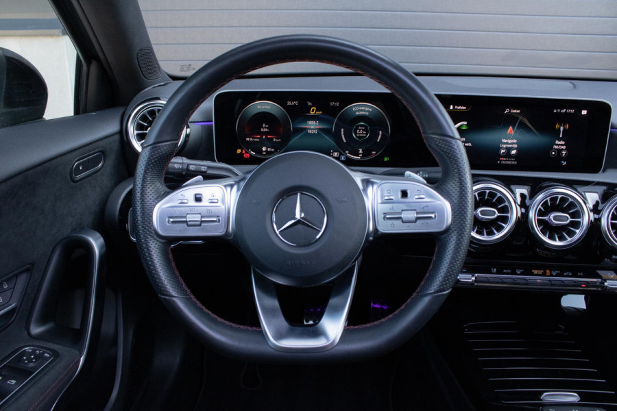Mercedes-Benz A-Klasse 180 AMG Line PANO DIFFUSSER CAMERA BURMESTER