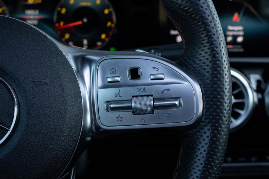 Mercedes-Benz A-Klasse 180 AMG Line PANO DIFFUSSER CAMERA BURMESTER