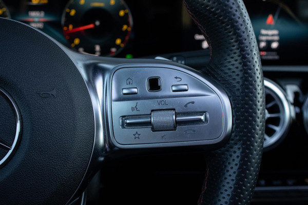 Mercedes-Benz A-Klasse 180 AMG Line PANO DIFFUSSER CAMERA BURMESTER