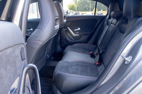 Mercedes-Benz A-Klasse 180 AMG Line PANO DIFFUSSER CAMERA BURMESTER