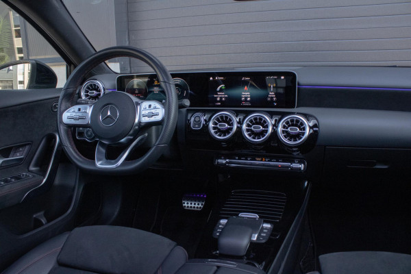 Mercedes-Benz A-Klasse 180 AMG Line PANO DIFFUSSER CAMERA BURMESTER