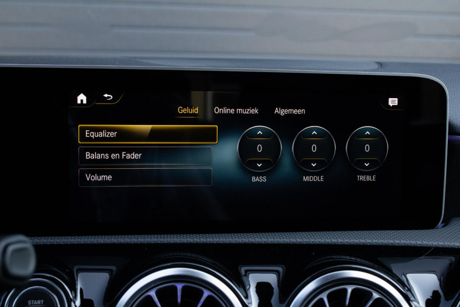 Mercedes-Benz A-Klasse 180 AMG Line PANO DIFFUSSER CAMERA BURMESTER