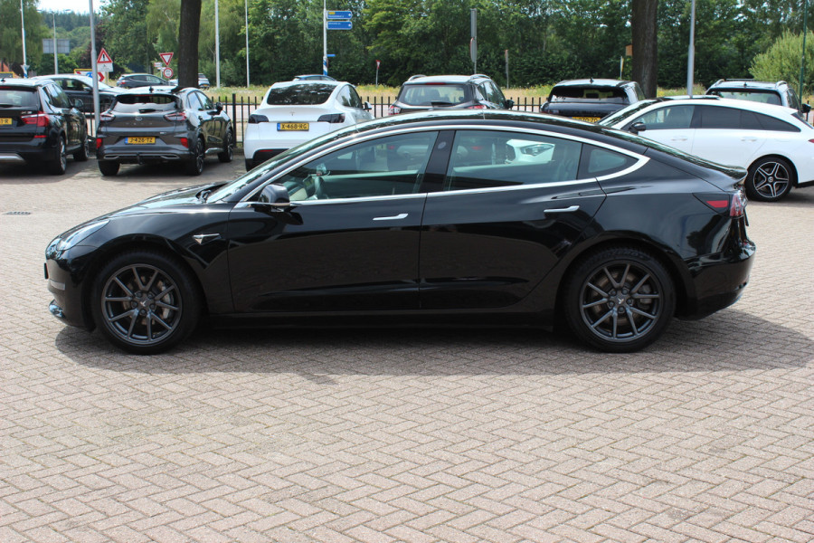 Tesla Model 3 Long Range AWD 75 kWh / SoH 86,8% / Trekhaak / Autopilot / Panoramadak / Camera / Premium Audio / 18'' / Leder / Stoel+Stuurverwarming / ACC