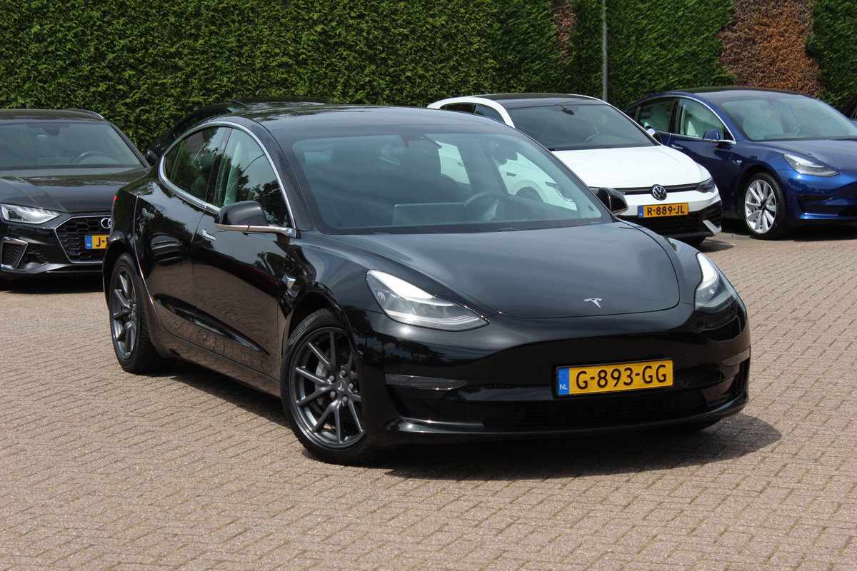 Tesla Model 3 Long Range AWD 75 kWh / SoH 86,8% / Trekhaak / Autopilot / Panoramadak / Camera / Premium Audio / 18'' / Leder / Stoel+Stuurverwarming / ACC