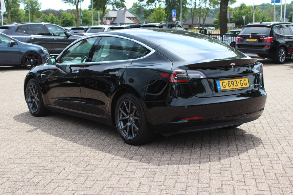 Tesla Model 3 Long Range AWD 75 kWh / SoH 86,8% / Trekhaak / Autopilot / Panoramadak / Camera / Premium Audio / 18'' / Leder / Stoel+Stuurverwarming / ACC