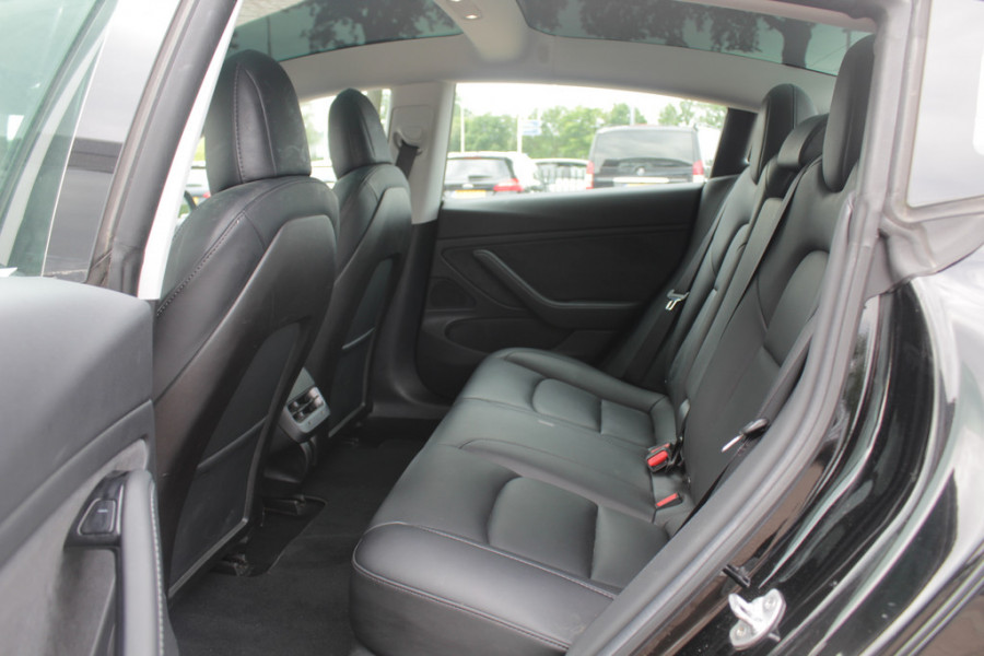 Tesla Model 3 Long Range AWD 75 kWh / SoH 86,8% / Trekhaak / Autopilot / Panoramadak / Camera / Premium Audio / 18'' / Leder / Stoel+Stuurverwarming / ACC