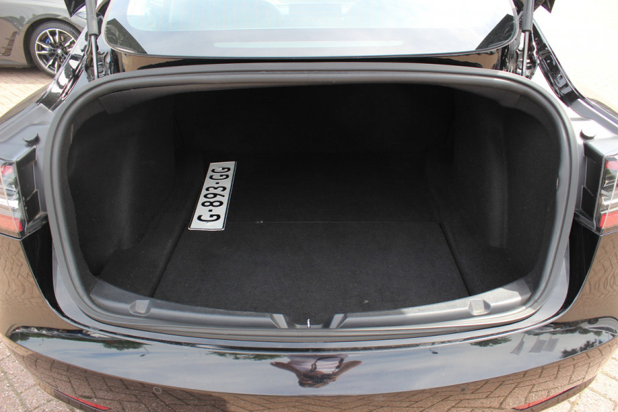 Tesla Model 3 Long Range AWD 75 kWh / SoH 86,8% / Trekhaak / Autopilot / Panoramadak / Camera / Premium Audio / 18'' / Leder / Stoel+Stuurverwarming / ACC
