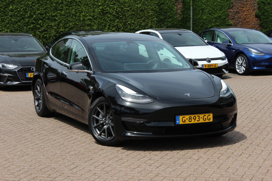 Tesla Model 3 Long Range AWD 75 kWh / SoH 86,8% / Trekhaak / Autopilot / Panoramadak / Camera / Premium Audio / 18'' / Leder / Stoel+Stuurverwarming / ACC