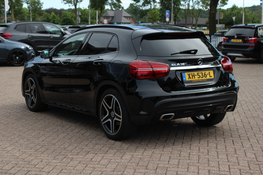 Mercedes-Benz GLA 180 Business Solution AMG Night Upgrade / Camera / Apple CarPlay / 19'' / Half leder / Navigatie / Getint glas / Stoelverwarming / Cruise Control