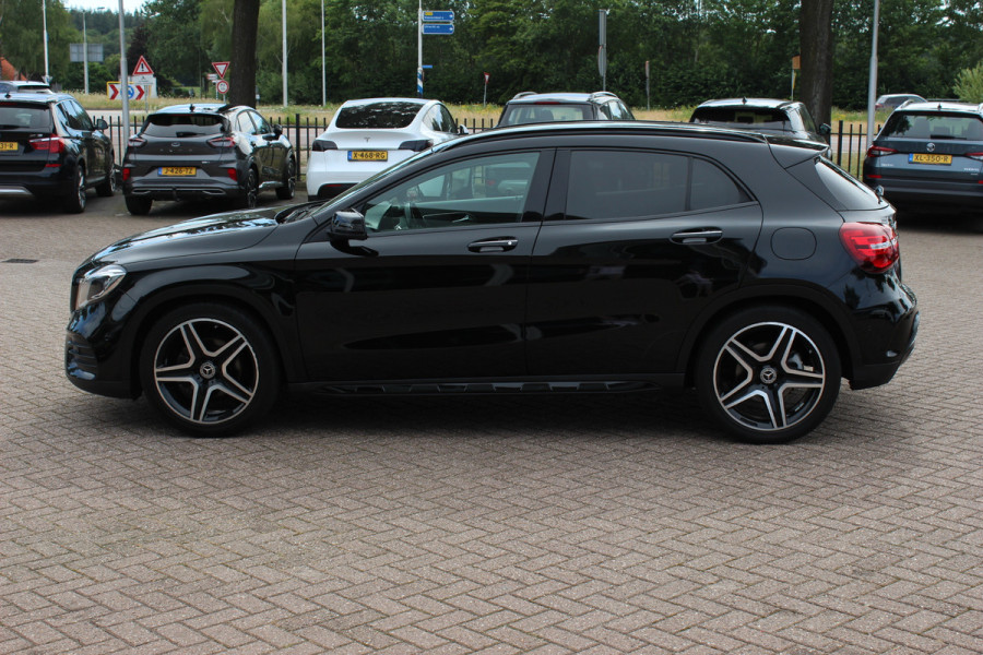 Mercedes-Benz GLA 180 Business Solution AMG Night Upgrade / Camera / Apple CarPlay / 19'' / Half leder / Navigatie / Getint glas / Stoelverwarming / Cruise Control