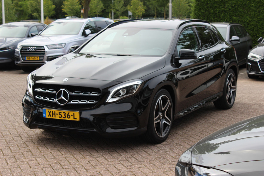Mercedes-Benz GLA 180 Business Solution AMG Night Upgrade / Camera / Apple CarPlay / 19'' / Half leder / Navigatie / Getint glas / Stoelverwarming / Cruise Control