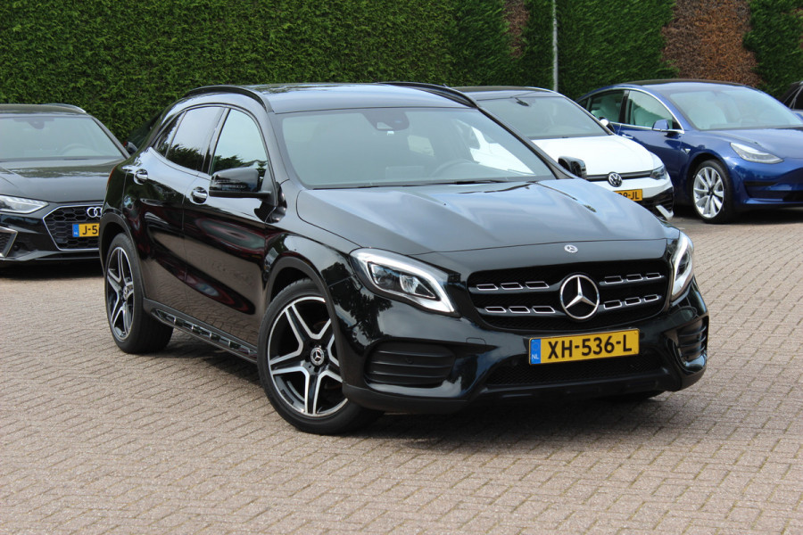 Mercedes-Benz GLA 180 Business Solution AMG Night Upgrade / Camera / Apple CarPlay / 19'' / Half leder / Navigatie / Getint glas / Stoelverwarming / Cruise Control