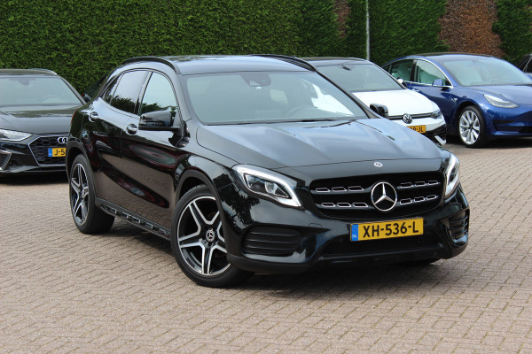 Mercedes-Benz GLA 180 Business Solution AMG Night Upgrade / Camera / Apple CarPlay / 19'' / Half leder / Navigatie / Getint glas / Stoelverwarming / Cruise Control