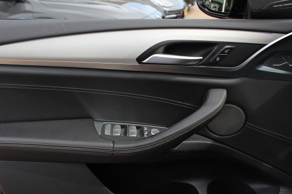 BMW X4 xDrive20i High Exe. M Sport / Panoramadak / 360Camera / Leder / 20'' / Harman Kardon / Navigatie / Dodehoek / DAB / Stoelverwarming / ACC
