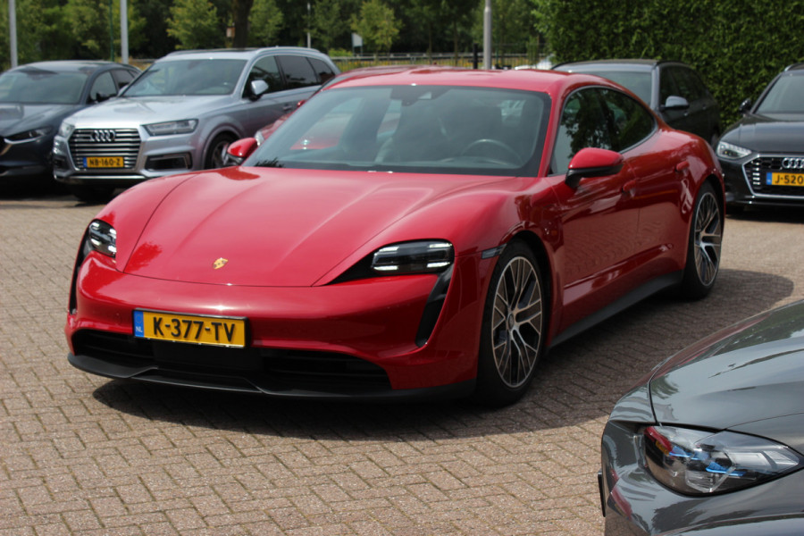 Porsche Taycan 79 kWh / SOH 92,4 % / 1e Eign. / Camera / Luchtvering / Sportchrono / 20'' / Leder / Comfortstoelen / CarPlay / Stoelverwarming / DAB / Cruise Control