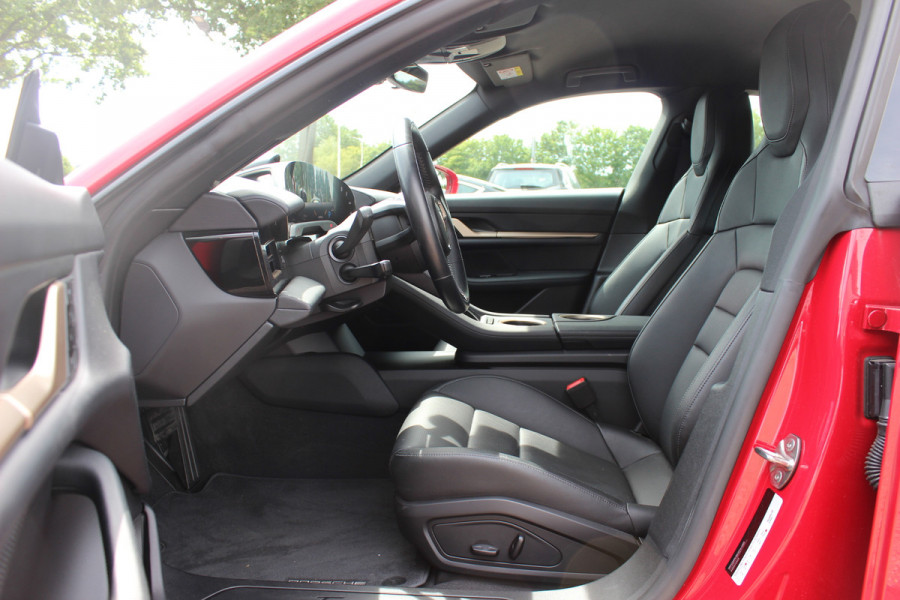 Porsche Taycan 79 kWh / SOH 92,4 % / 1e Eign. / Camera / Luchtvering / Sportchrono / 20'' / Leder / Comfortstoelen / CarPlay / Stoelverwarming / DAB / Cruise Control