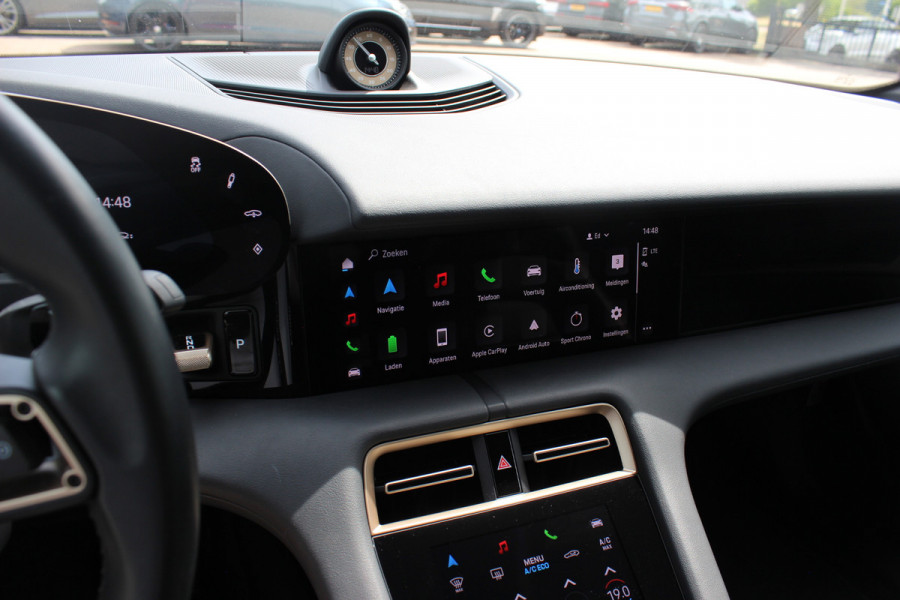 Porsche Taycan 79 kWh / SOH 92,4 % / 1e Eign. / Camera / Luchtvering / Sportchrono / 20'' / Leder / Comfortstoelen / CarPlay / Stoelverwarming / DAB / Cruise Control