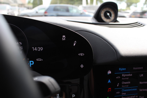 Porsche Taycan 79 kWh / SOH 92,4 % / 1e Eign. / Camera / Luchtvering / Sportchrono / 20'' / Leder / Comfortstoelen / CarPlay / Stoelverwarming / DAB / Cruise Control