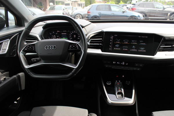 Audi Q4 e-tron 40 Launch edition Advanced Plus 77 kWh / SOH 92,9 % / Panoramadak / Camera / Warmtepomp / CarPlay / 20'' / Stoelverwarming / DAB / ACC